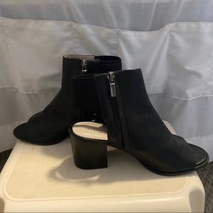 Women’s Kenneth Cole leather black heels size 7.5